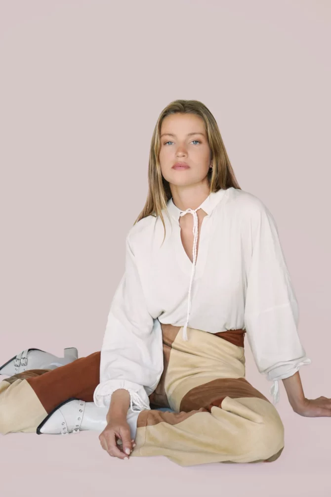 Aura - Chemise lin naturel à cordon tressé col V beige