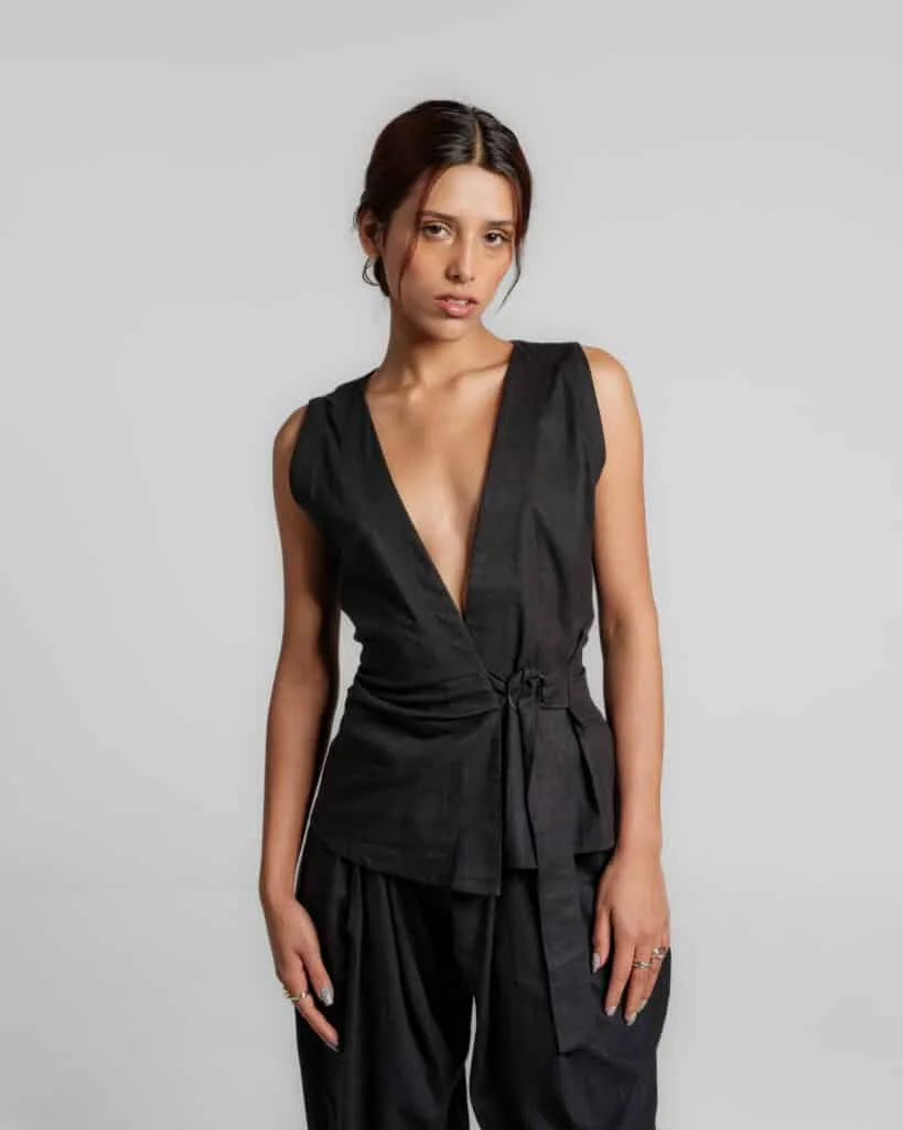 Vela, pantalon noir en daim végane coupe droite – Maison Lacerf